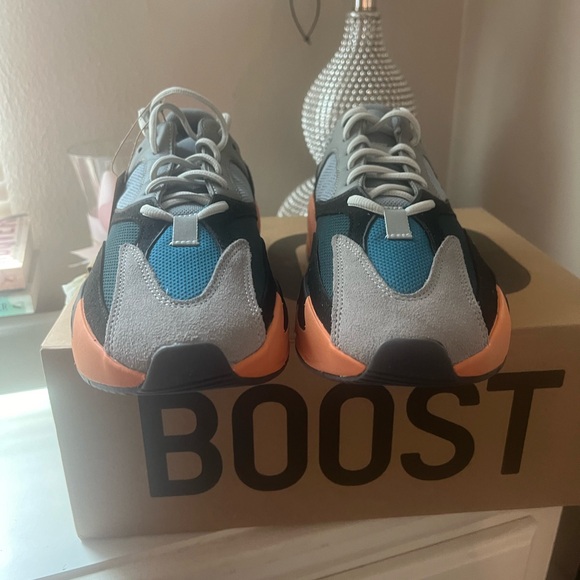 Yeezy - Picture 2 of 4